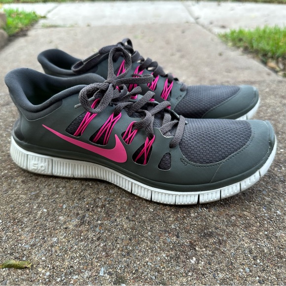 Nike Women's Gray and Pink Free Run 5.0 Running Shoes - Picture 1 of 5